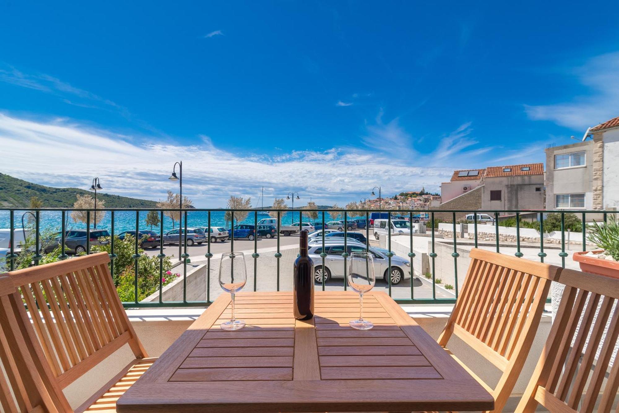 Beachfront Apartments Villa Sisa Primosten Exterior photo