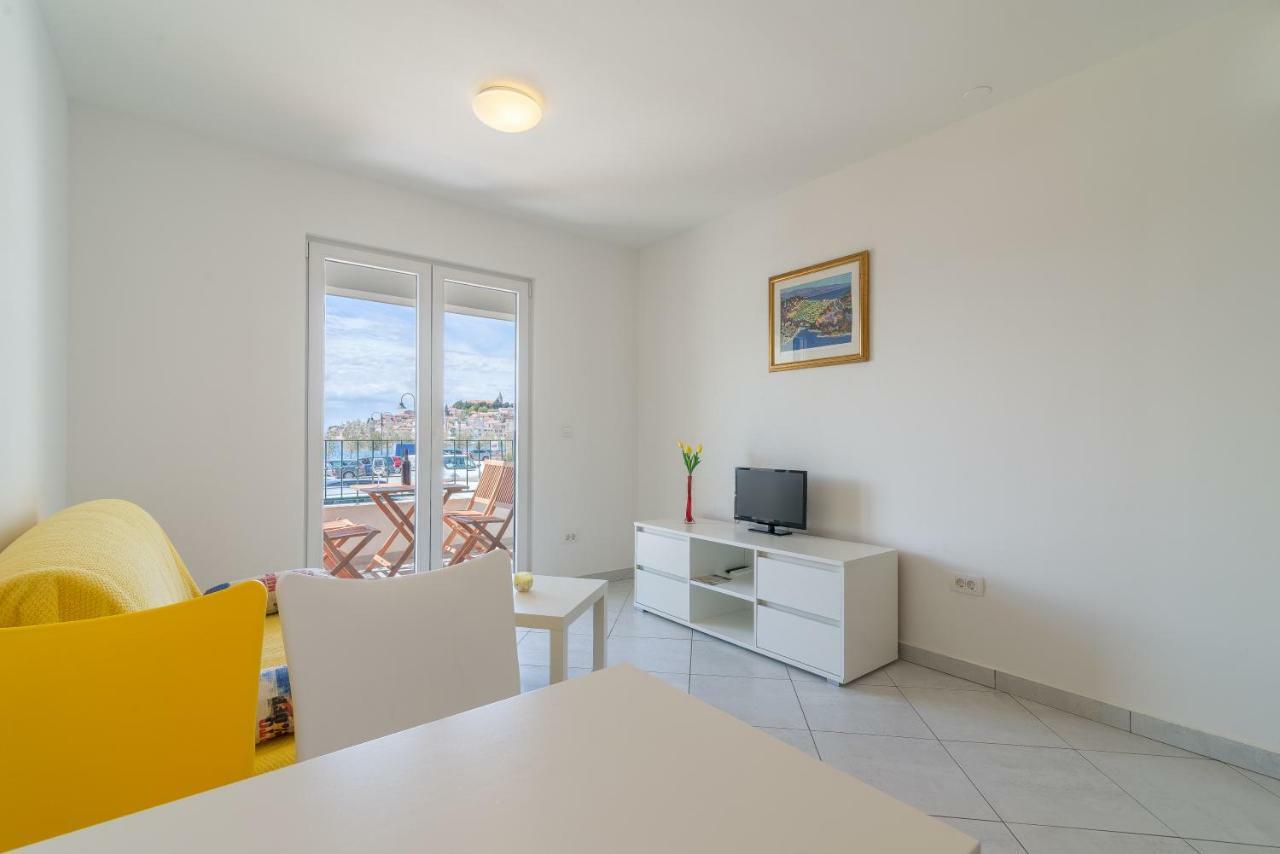 Beachfront Apartments Villa Sisa Primosten Exterior photo